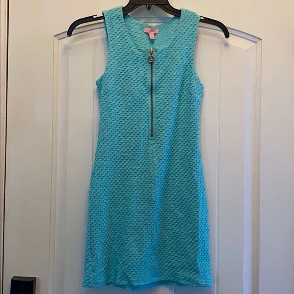 Blue fitted sleeveless dress with zipper